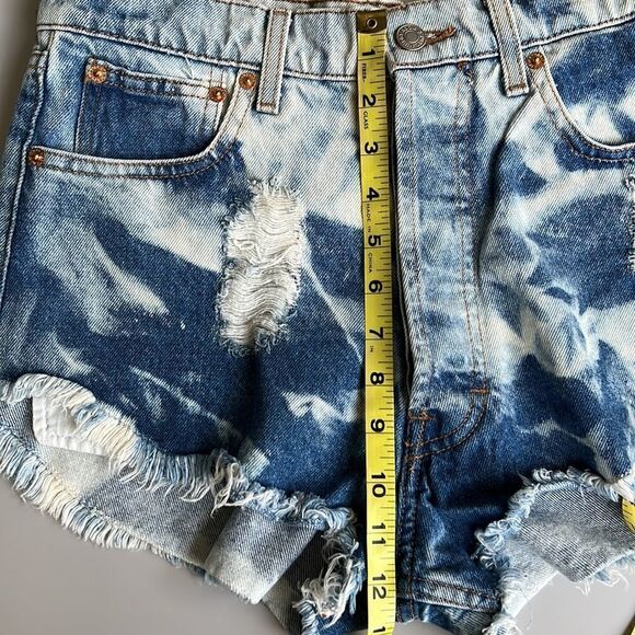 The Laundry Room Distressed Acid-wash Denim Hot Shorts size 30 - Picture 10 of 11
